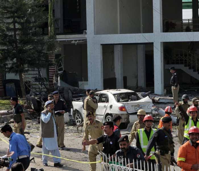 Rescuers gather at the bomb blast site in Peshawar. (AFP Photo)